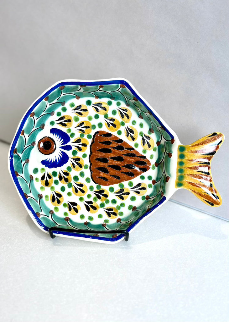 Gorky Gonzalez Pottery | Fish Plate with Tail 3