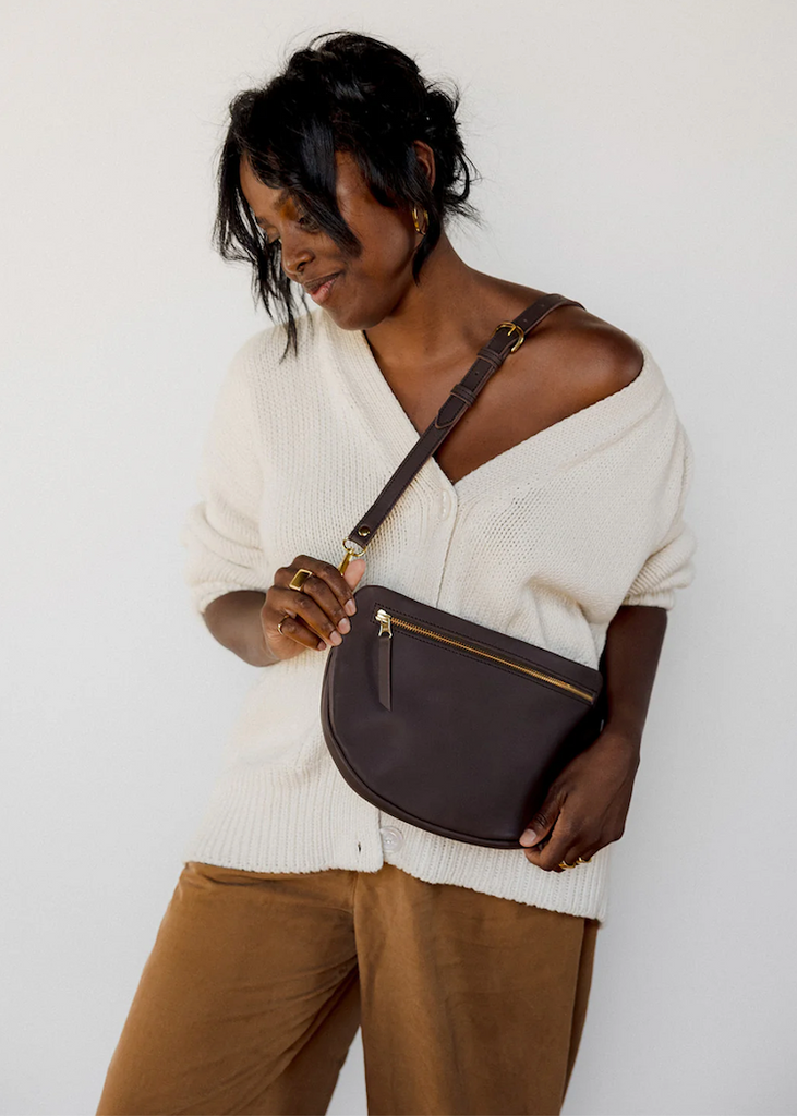 ABBY ALLEY | The Big Sling Bag | Mocha