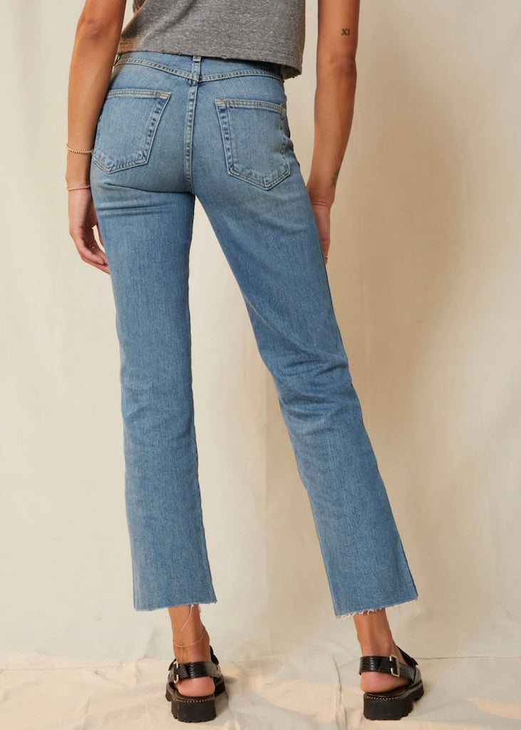 AMO Denim | High Rise Kick Crop in Topanga