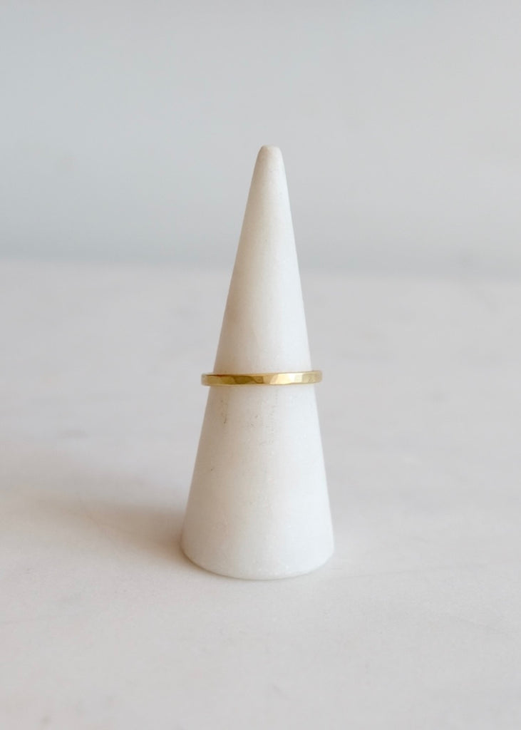 Ananda Khalsa | 2mm Hammered 18ky Gold Band