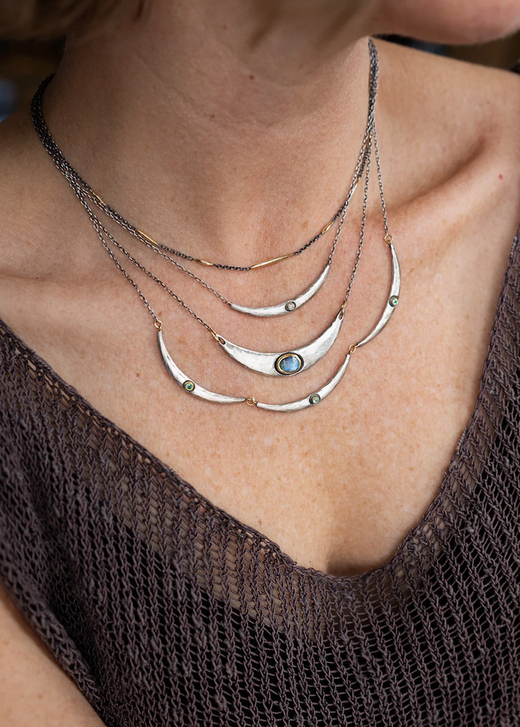 Austin Titus | Textured Petite Arc Diamond Necklace