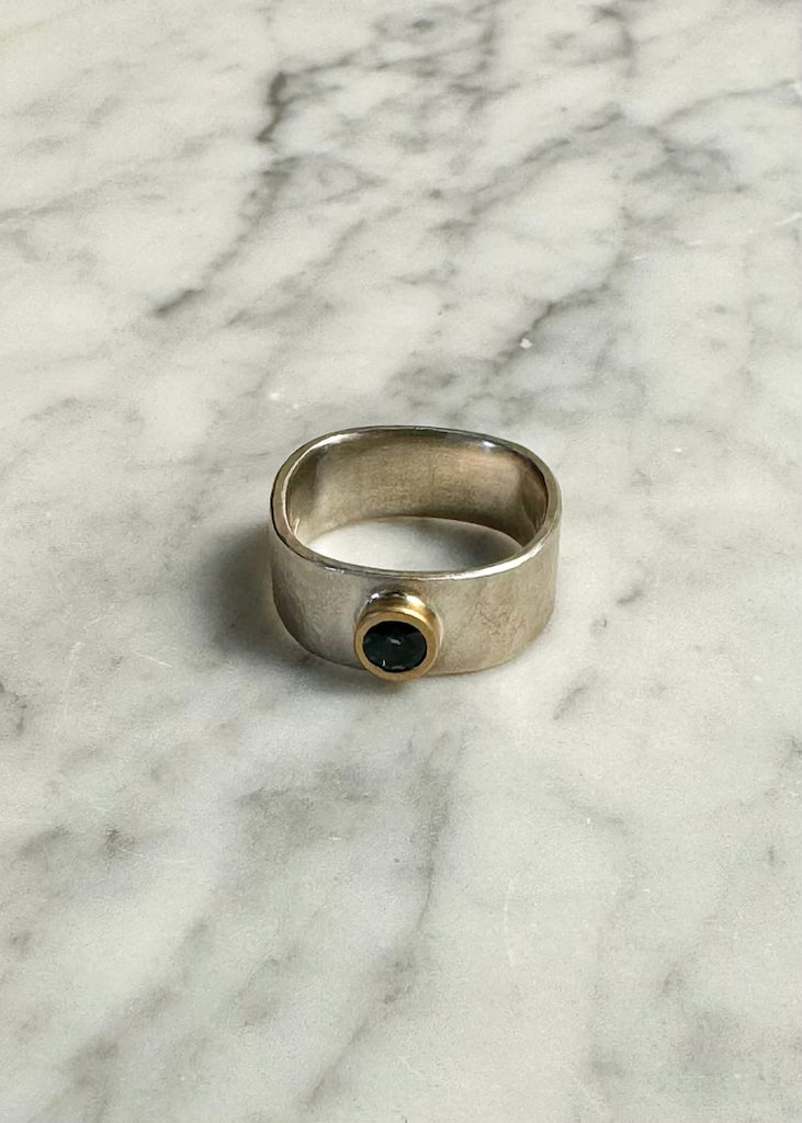 Big Sur | 5mm Dark Blue Faceted Sapphire Ring
