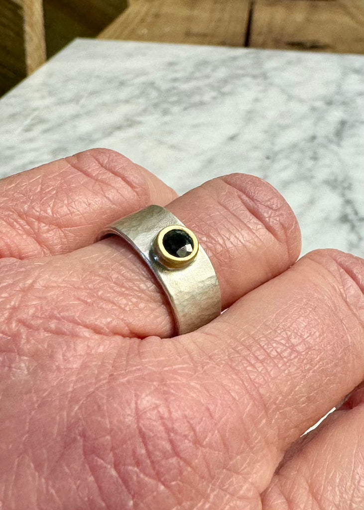 Big Sur | 5mm Dark Blue Faceted Sapphire Ring