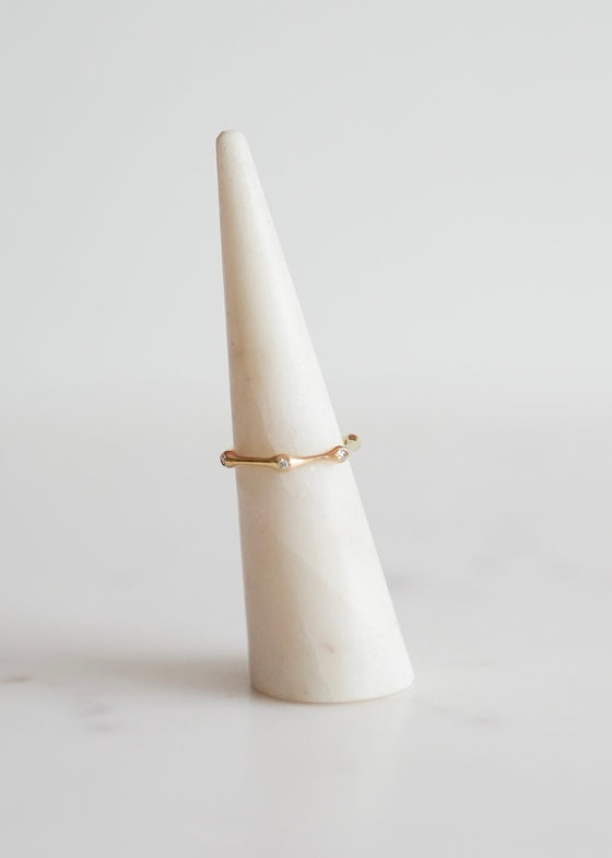 Diana Mitchell | 1.5mm Sprinkle Band | 18k