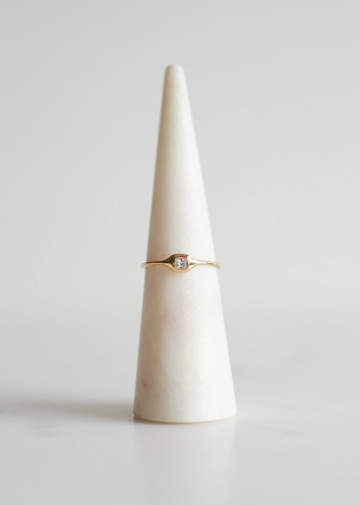Diana Mitchell | Cushion Cut Diamond Shape Ring | 18k