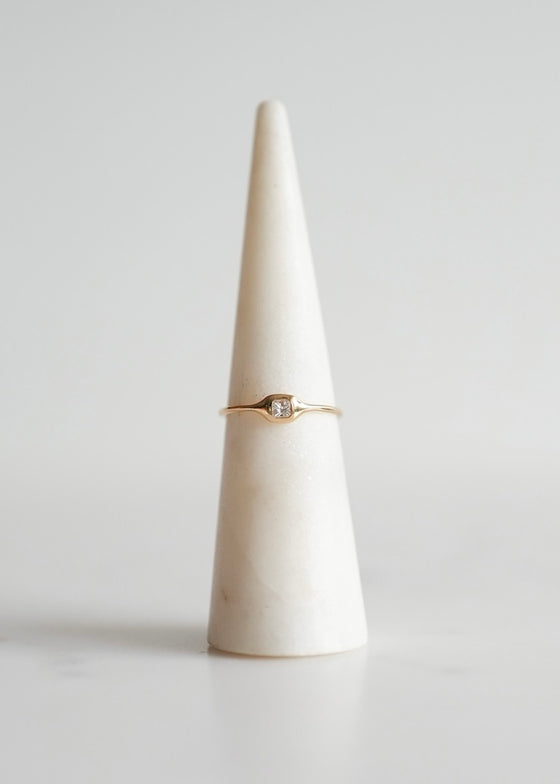 Diana Mitchell | Cushion Cut Diamond Shape Ring | 18k