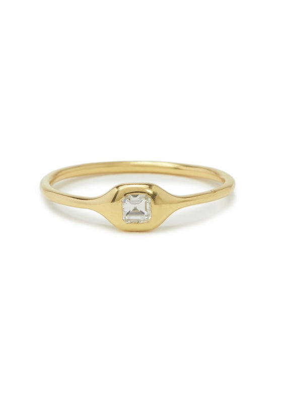 Diana Mitchell | Cushion Cut Diamond Shape Ring | 18k