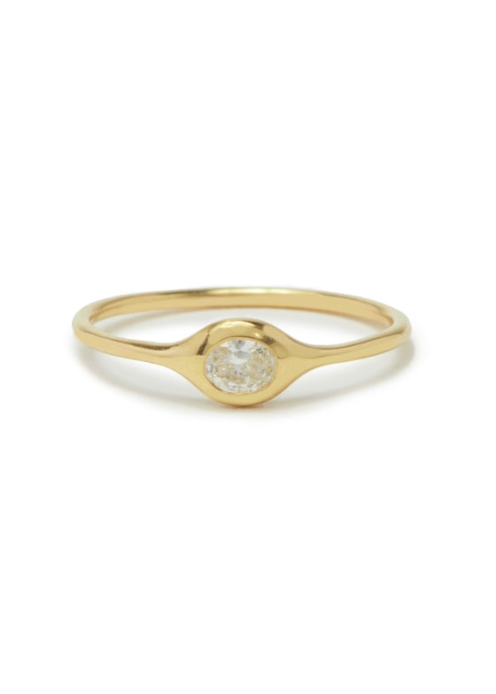 Diana Mitchell | Oval Cut Diamond Shape Ring | 18k