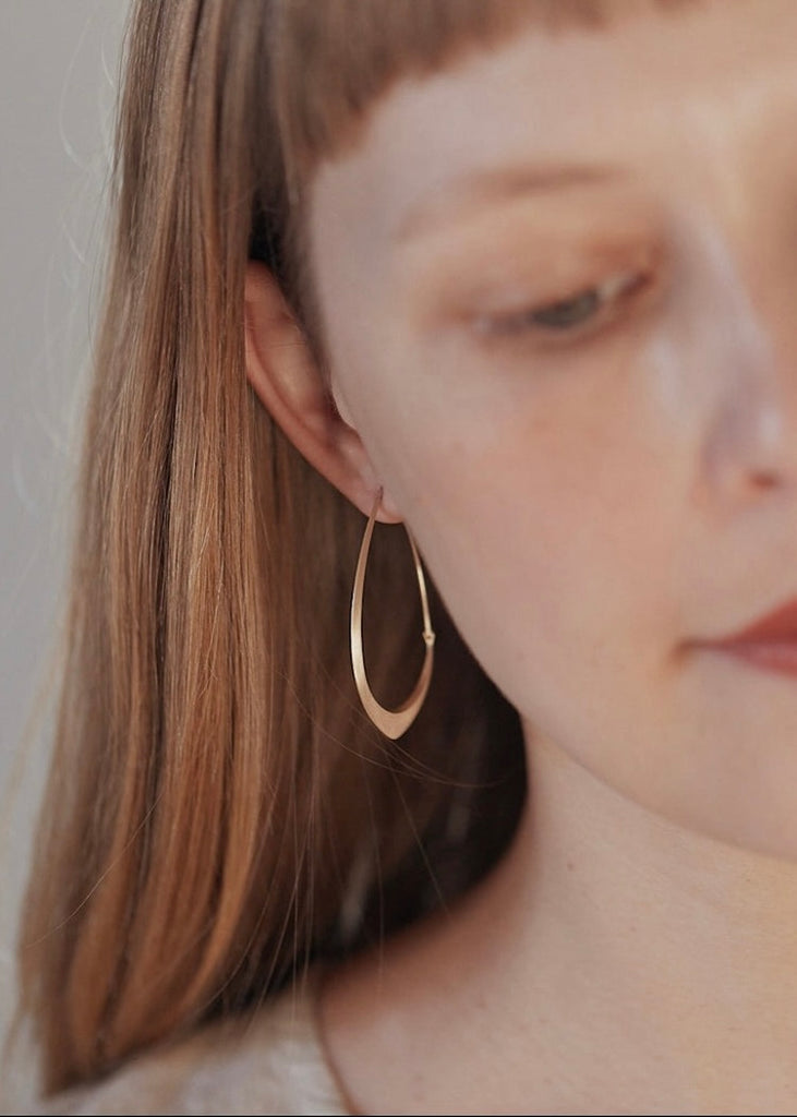 Hannah Blount | Medium Facet Hoops | 14k