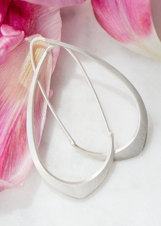 Hannah Blount | Medium Facet Hoops | Silver