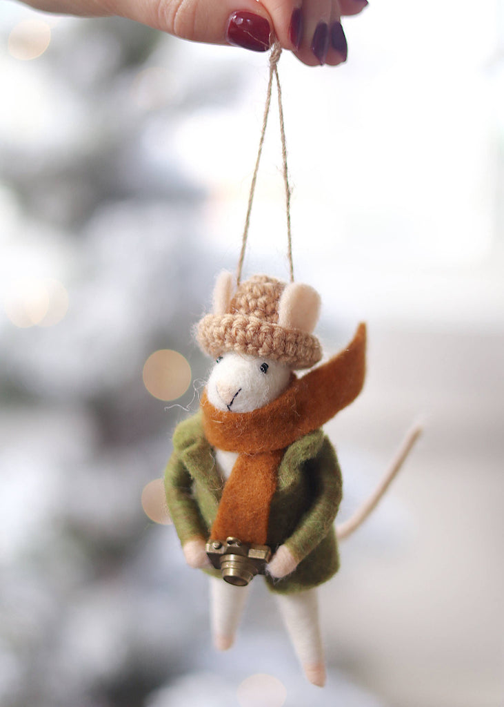 Holiday Mouse Ornament | Photographer Philip