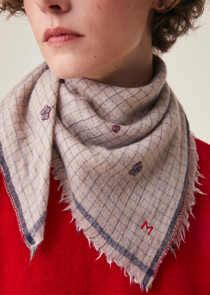 Idol Foulard No 850 Embroidery Tragedy