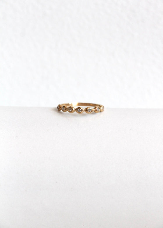 Ithil | 9k Gold + Diamond Ring