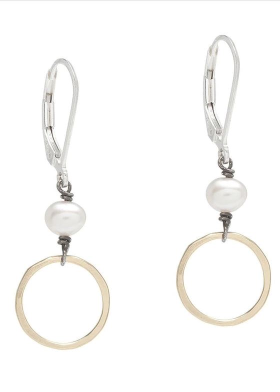 J&I Jewelry | 14k Gold Fill Circle with 4mm White Pearl Earrings