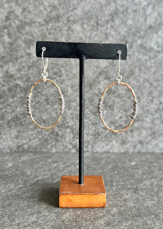 J&I Jewelry | Hammered 14kgf Oval + OX Silver Earring