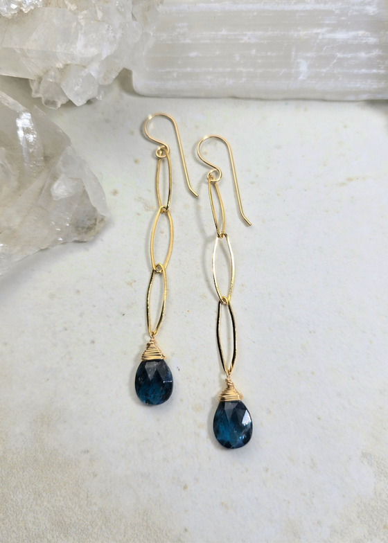 James + Jezebelle | Kyanite Chain Drop