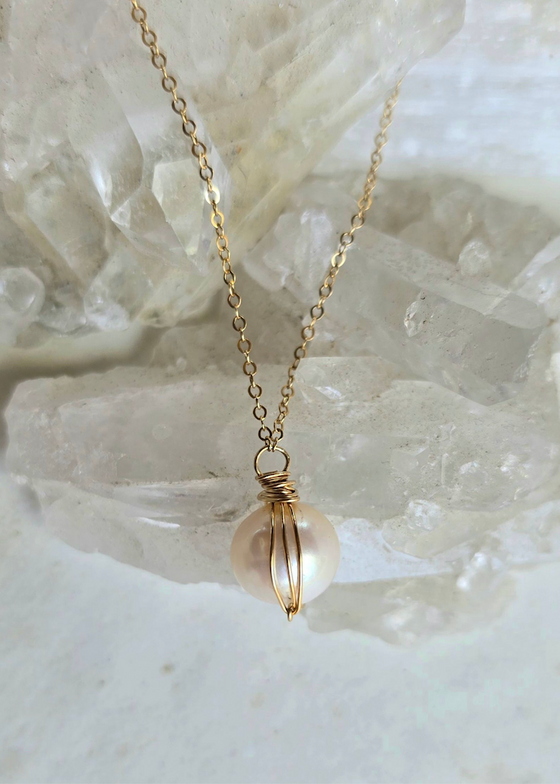 James + Jezebelle | Pearl Single Stone Necklace