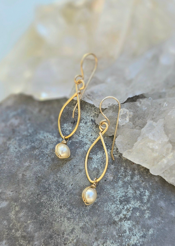James + Jezebelle | Small Teardrop Pearl Hoops