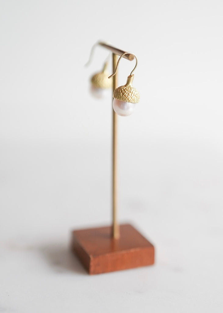 Judi Powers | Acorn Pearl Drop Earrings 18kg