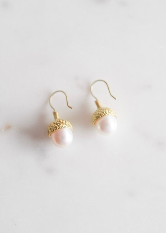 Judi Powers | Acorn Pearl Drop Earrings 18kg