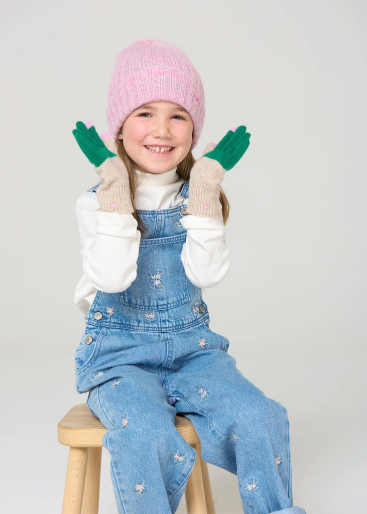 Lao Lao Studios | The Kids Being Kids Gloves | 4-5 Years Old Green/Pink