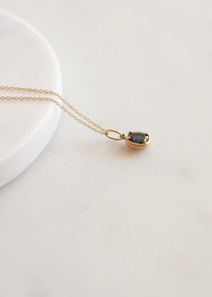Marian Maurer | City Pendant | Oval Blue Sapphire | 18k