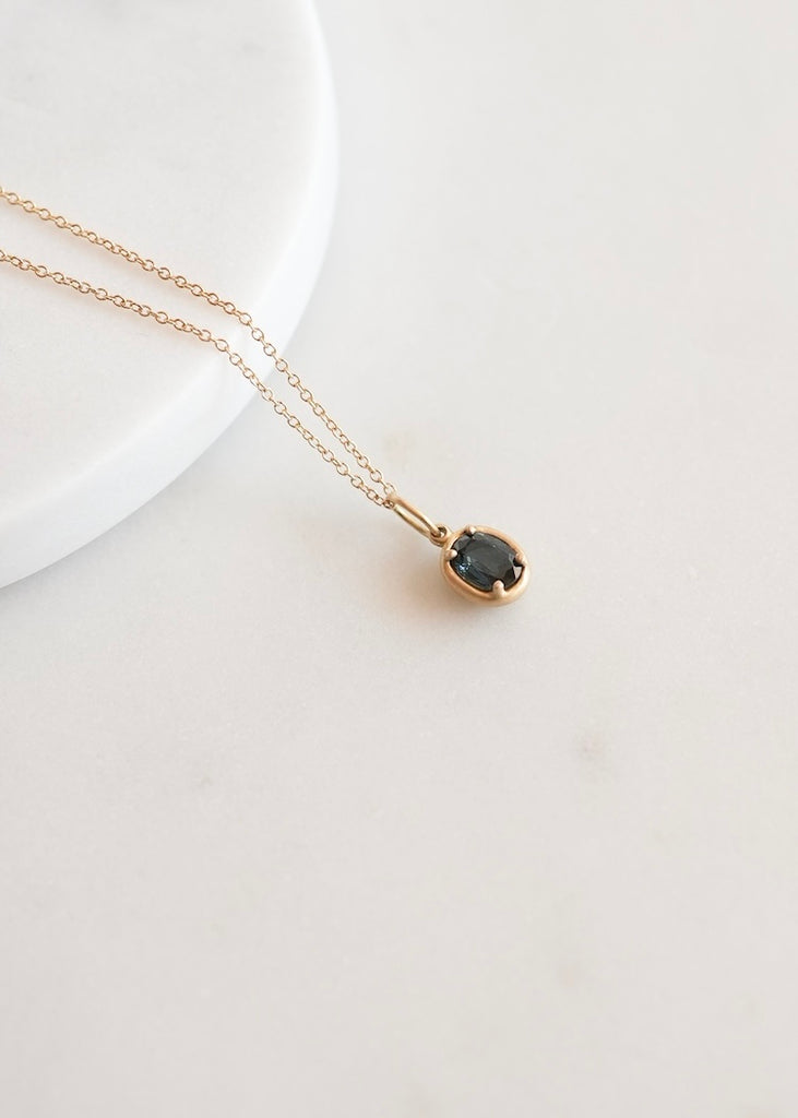 Marian Maurer | City Pendant | Oval Blue Sapphire | 18k