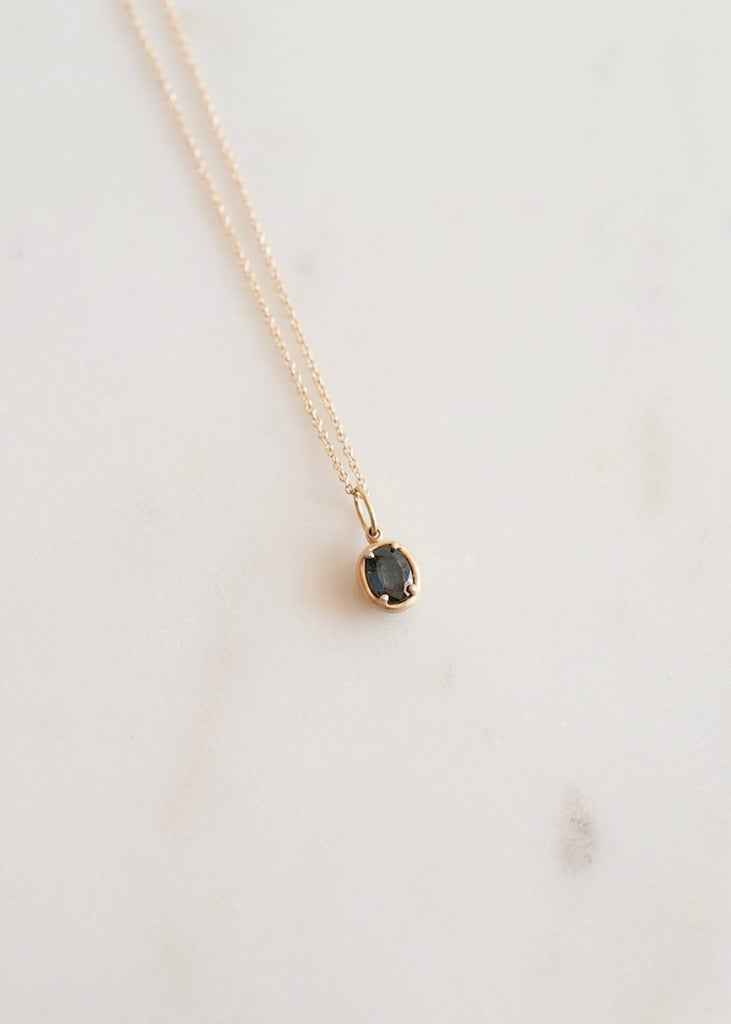 Marian Maurer | City Pendant | Oval Blue Sapphire | 18k