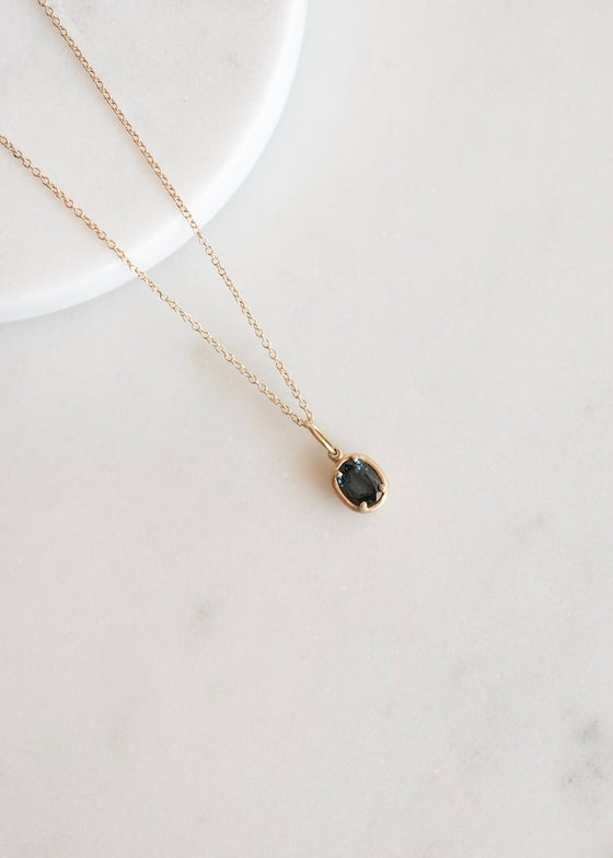 Marian Maurer | City Pendant | Oval Blue Sapphire | 18k