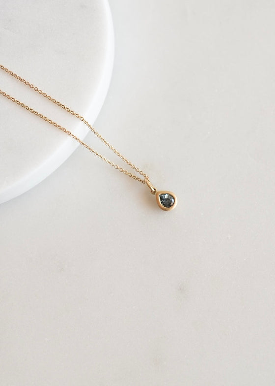 Marian Maurer | City Pendant | Pear Blue Sapphire | 18k