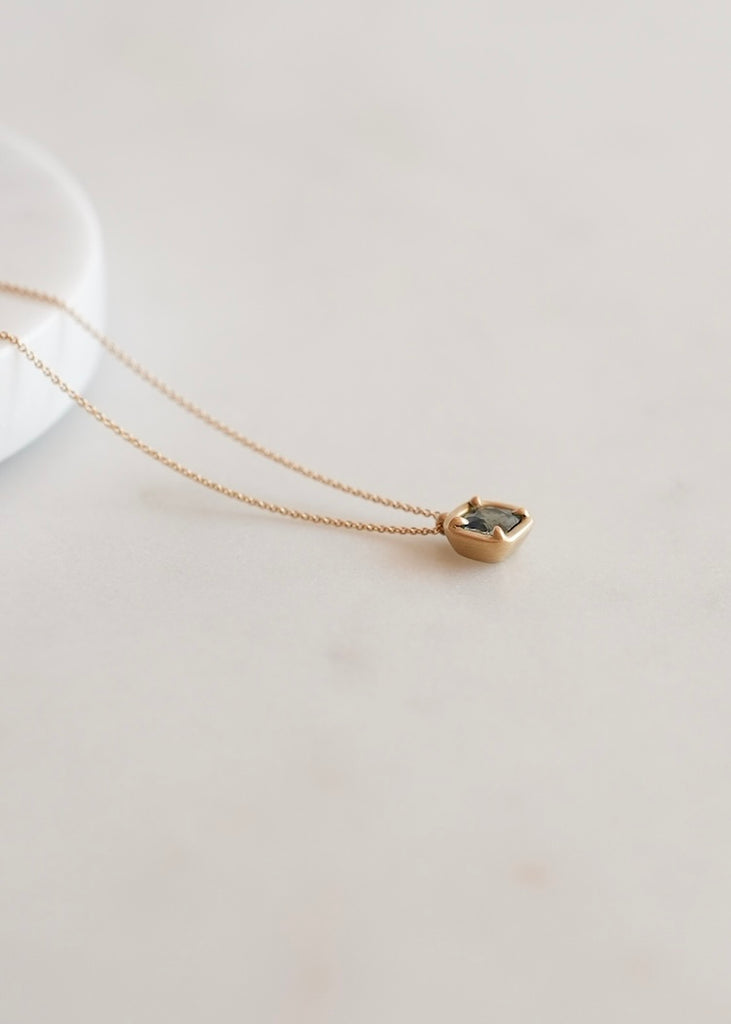 Marian Maurer | City Pendant | Square Green Sapphire | 18k