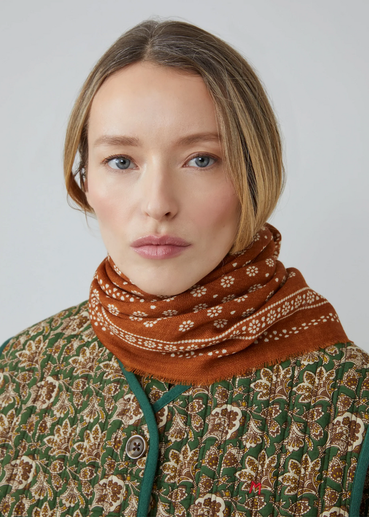 Moismont | Olaf Foulard No 676 | Toffee