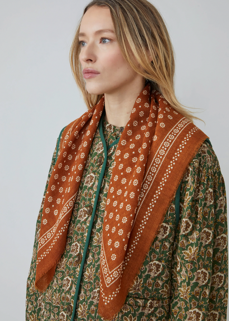Moismont | Olaf Foulard No 676 | Toffee