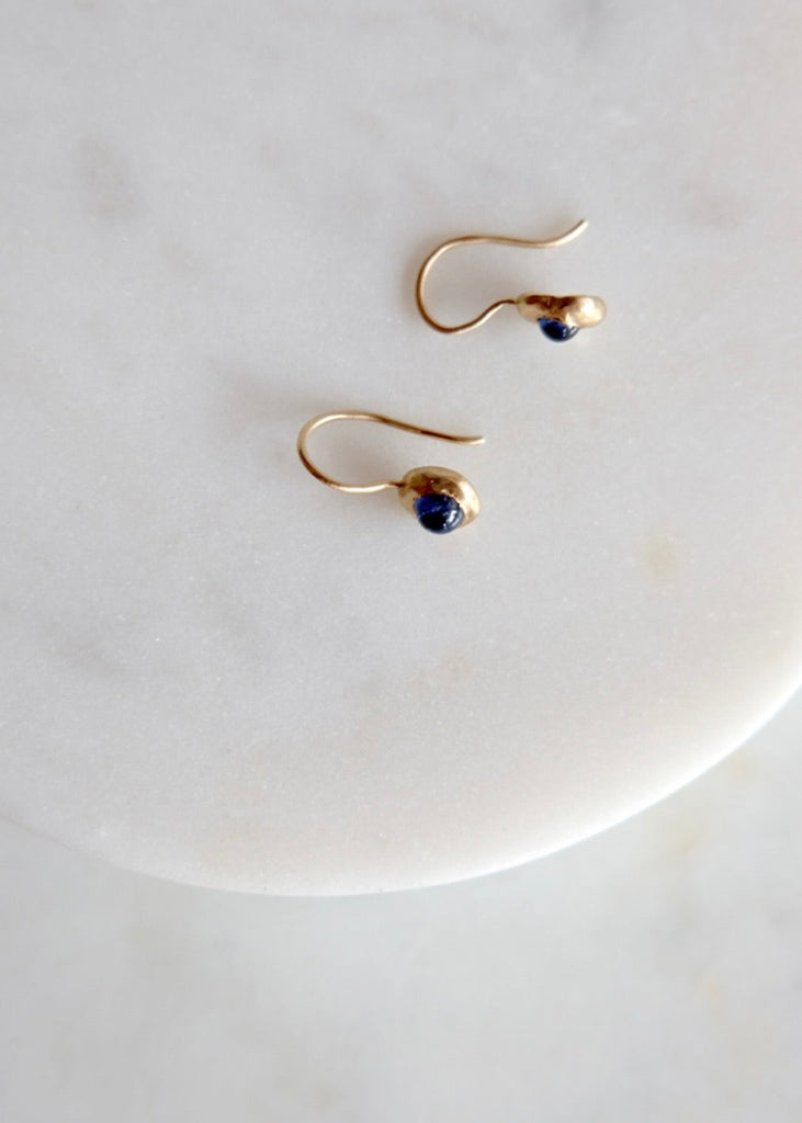 Occasionally Sweet | 14kg Petite Yui Blue Sapphire Drop Earrings