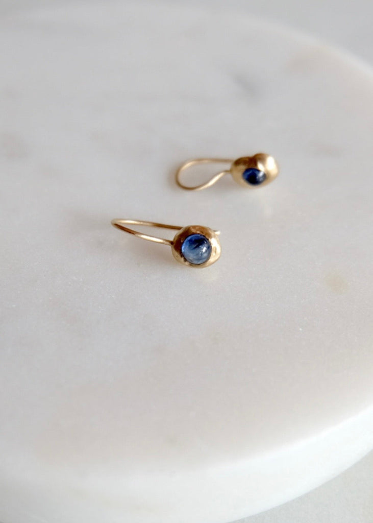 Occasionally Sweet | 14kg Petite Yui Blue Sapphire Drop Earrings