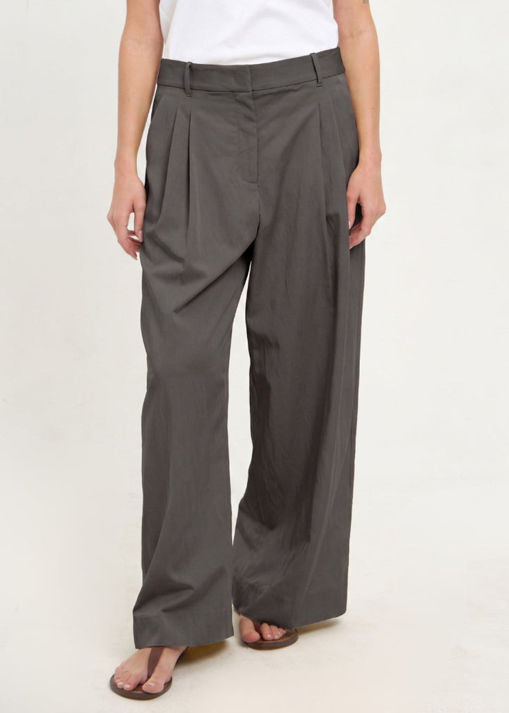 Phoebe Jon | Bella Pleated Pant in Sandwashed Slate Grey