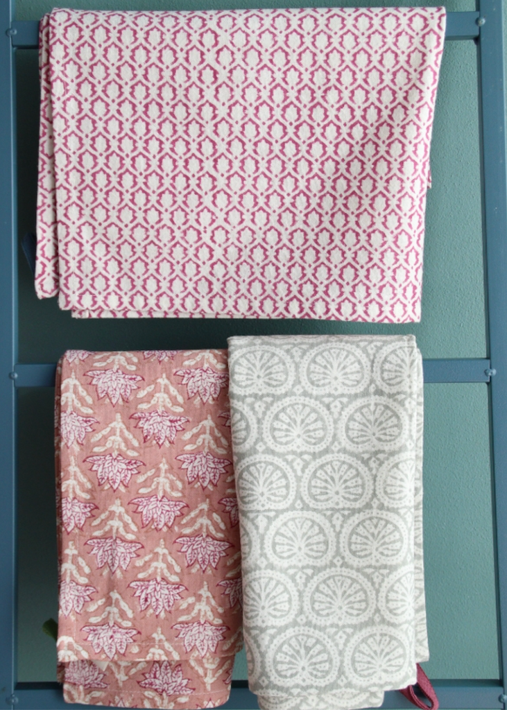 Rozablue | Kitchen Towel | Little Crown Pink