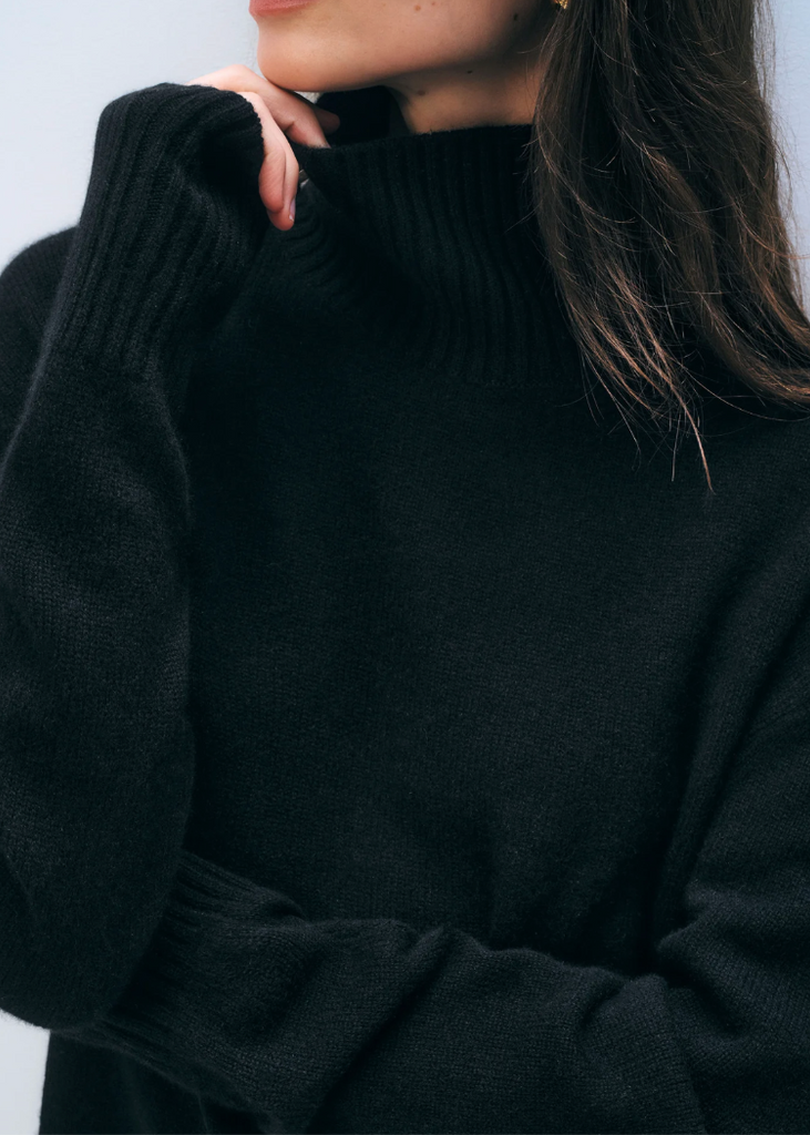 White + Warren | Cashmere Oversized Standneck | Black