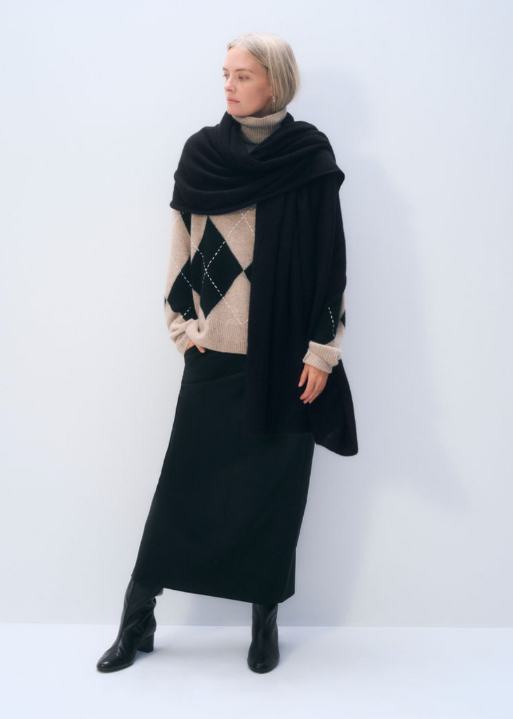 White + Warren | Cashmere Travel Wrap in Black