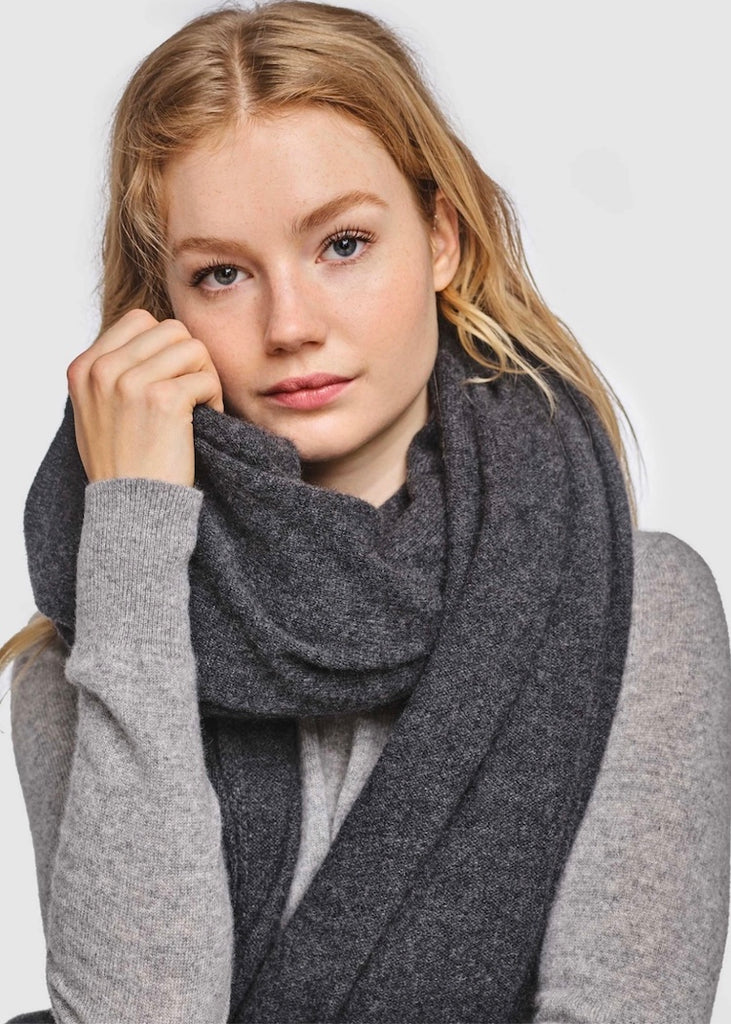 White + Warren | Cashmere Travel Wrap in Charcoal Heather