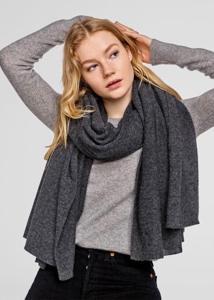 White + Warren | Cashmere Travel Wrap in Charcoal Heather