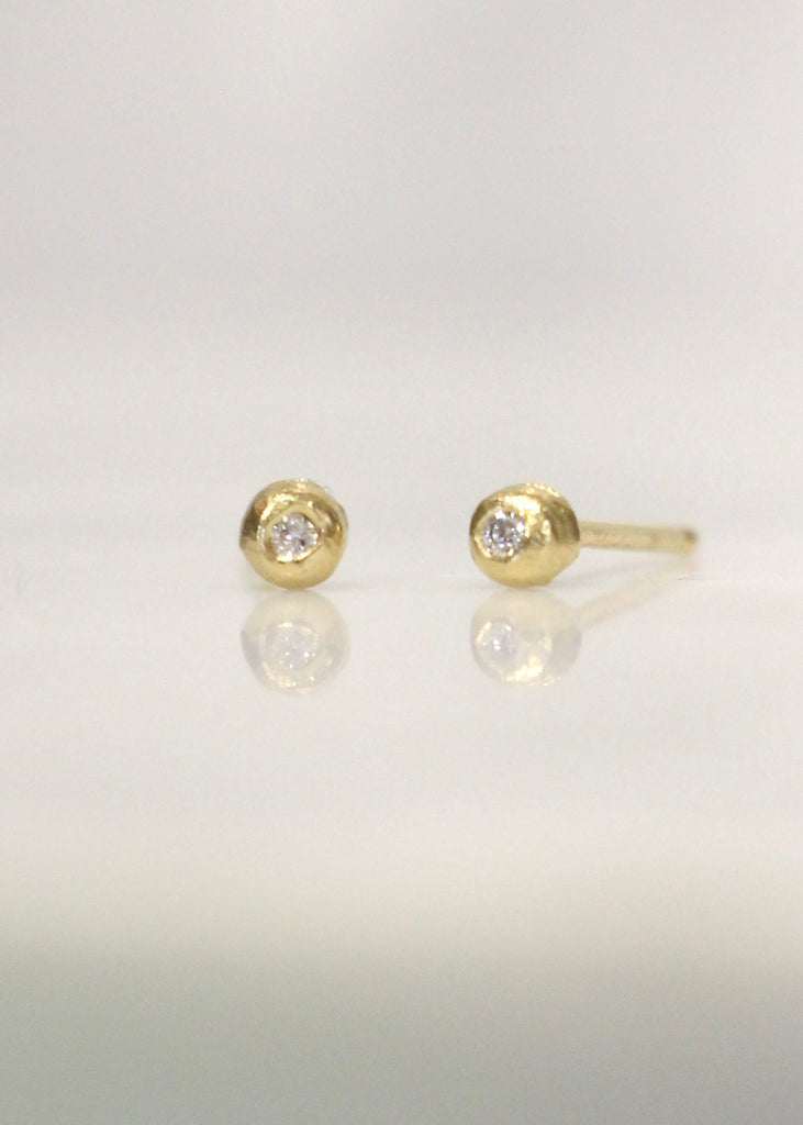 Victoria Cunningham | 14k Gold Diamond Dot Earrings