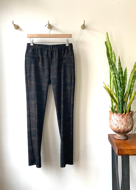 Elliott Lauren | Hidden Agenda Pant in Camo