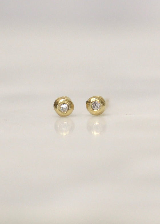 Victoria Cunningham | 14k Gold Diamond Dot Earrings